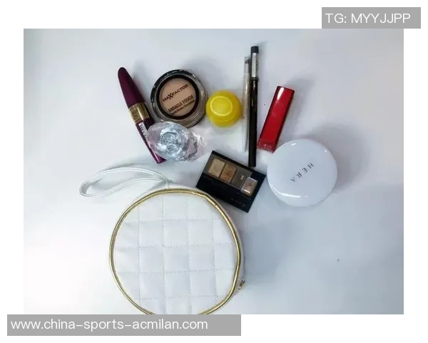 篮球明星化妆包的时尚魅力与实用性完美结合,助你轻松打造运动与美丽并存的风格 篮球明星化妆包的时尚魅力与实用性完美结合,助你轻松打造运动与美丽并存的风格